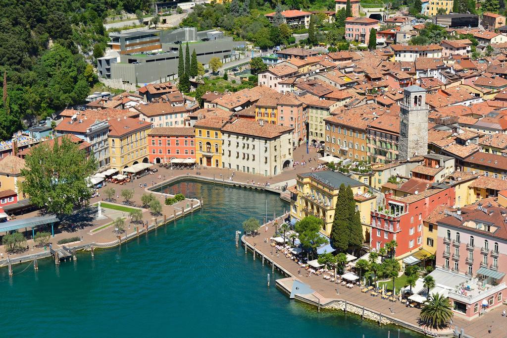 Hotel Europa - Skypool & Panorama Riva del Garda Exterior foto