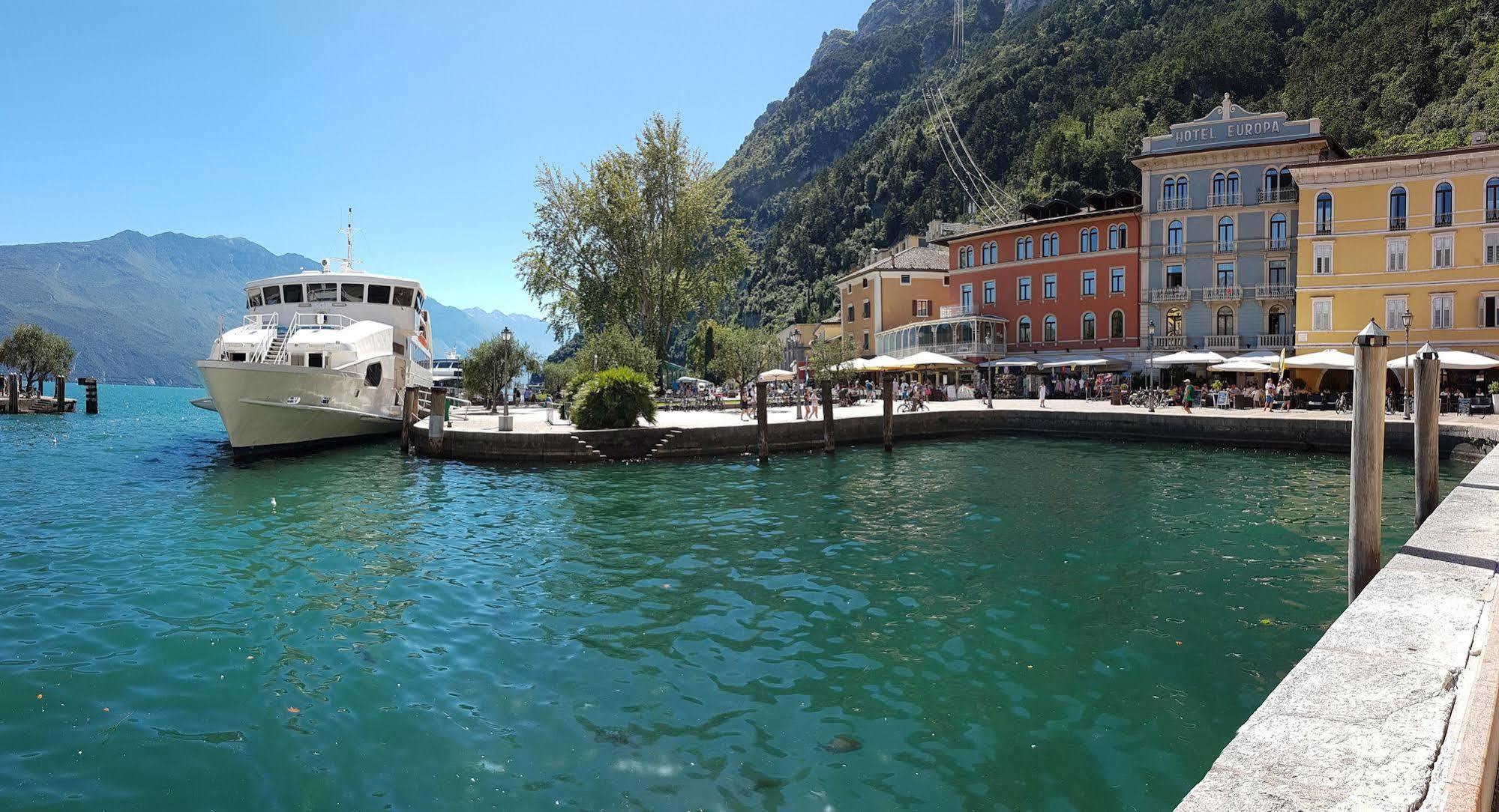 Hotel Europa - Skypool & Panorama Riva del Garda Exterior foto